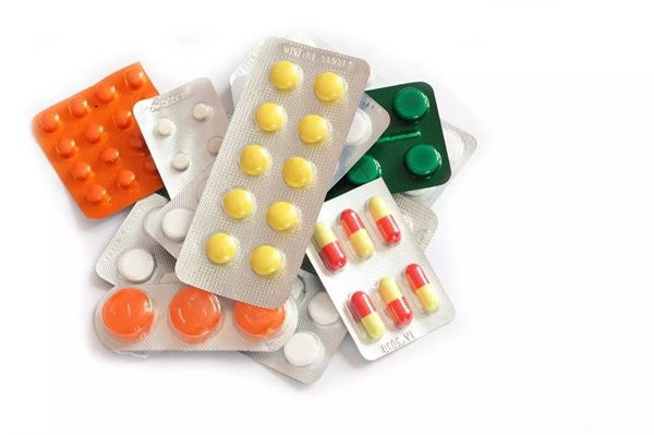 普通感冒应该吃什么药呢 如何选择合适的药物