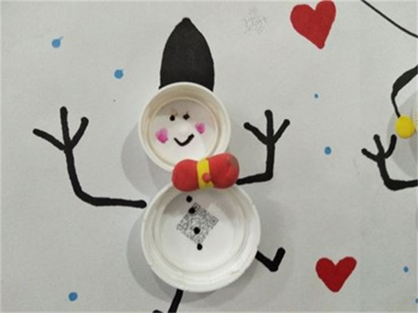 幼儿雪人挂件手工制作 简单瓶盖雪人挂饰做法