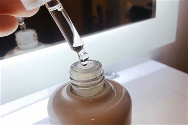 精华油用在护肤的哪个步骤 精华油是在水乳之后用吗