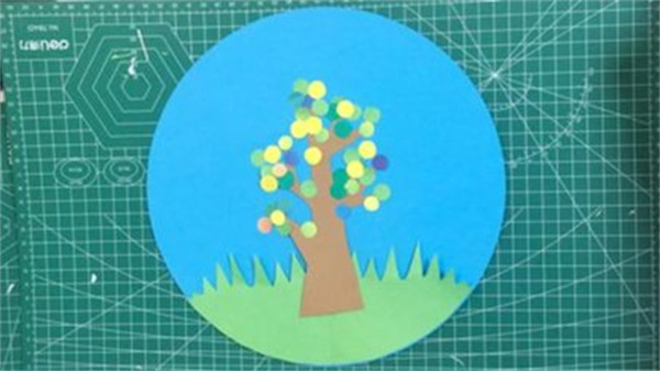 简单圆片装饰画制作 手工圆纸片粘贴画的做法