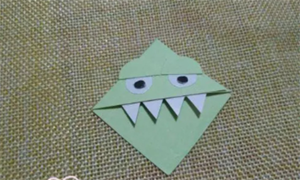 小怪兽书签制作 儿童剪纸怪兽书签的做法