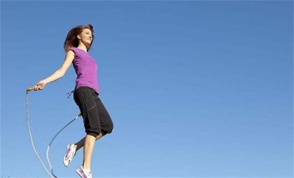 跳绳减肥法如何 跳绳减肥一天跳多少个