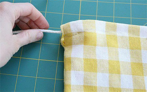 不织布束口袋制作 手工布艺束口布袋的做法