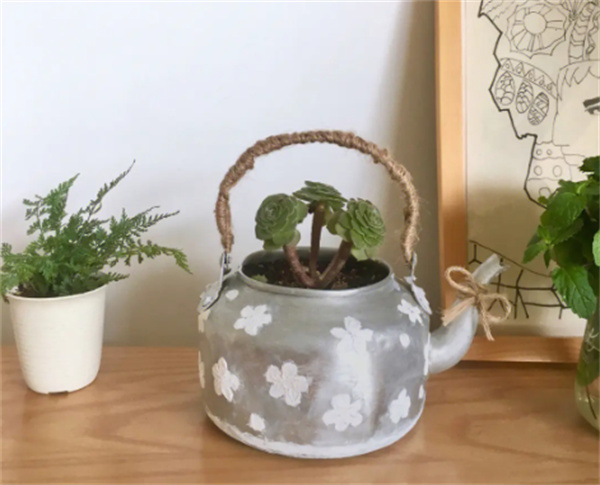 旧烧水壶改造DIY花盆 自制水壶造型花盆的方法