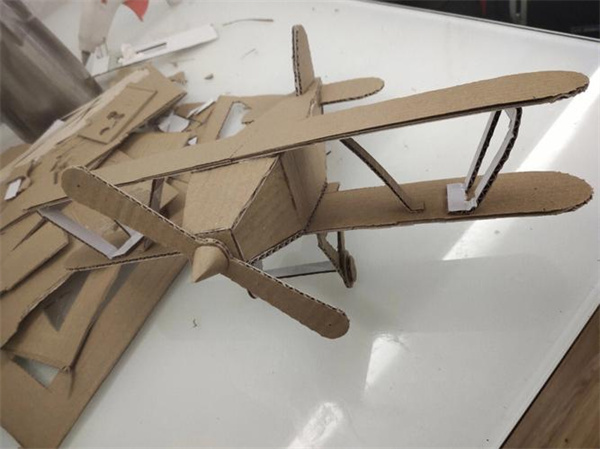小飞机模型制作过程 废物利用制作飞机玩具