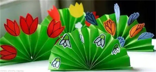 怎么用卡纸制作花丛 简单手工花丛制作教程