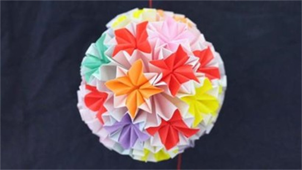 超美折纸花球作品 纸做的花球图片欣赏