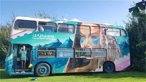 双层巴士改造旅馆图片 旧公交车DIY移动旅馆