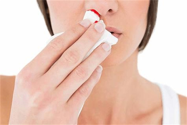 流鼻血是癌症的前兆吗 流鼻血是白血病的前兆吗