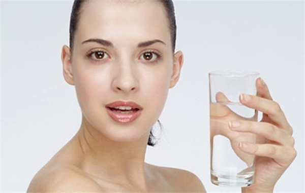 喝水减肥法真的有用吗 喝水减肥法的最佳时间