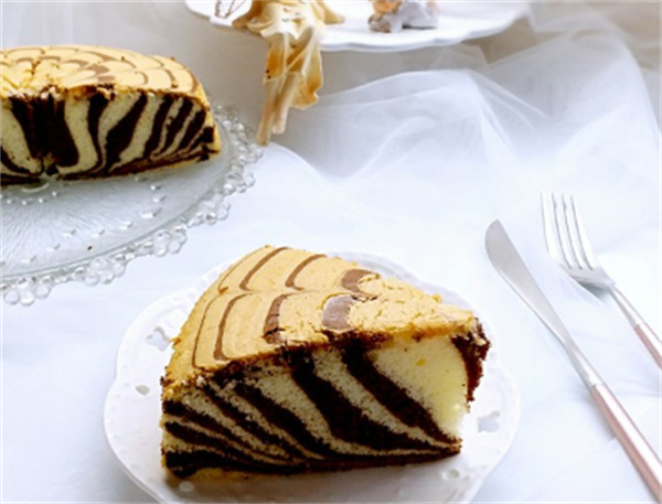 双色爆谷戚风蛋糕 创意与美味的完美结合