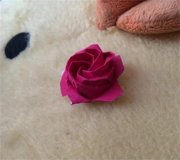 手揉纸玫瑰花怎么做 简单手工玫瑰花制作方法