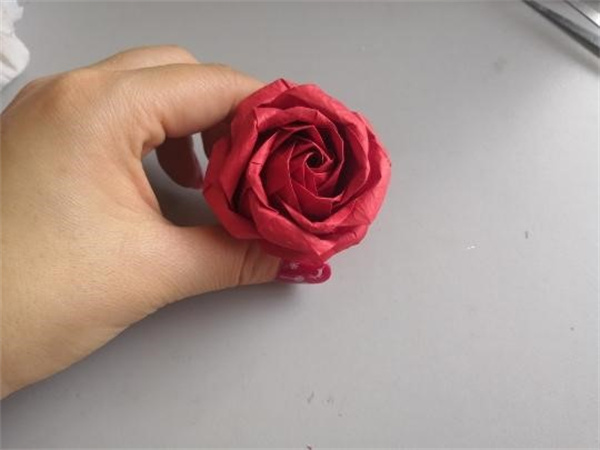 手揉纸玫瑰花怎么做 简单手工玫瑰花制作方法