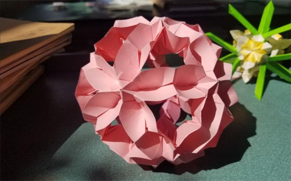 怎么折纸五瓣花花球 卡纸手工制作樱花花球