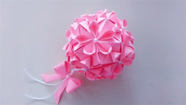 怎么折纸五瓣花花球 卡纸手工制作樱花花球