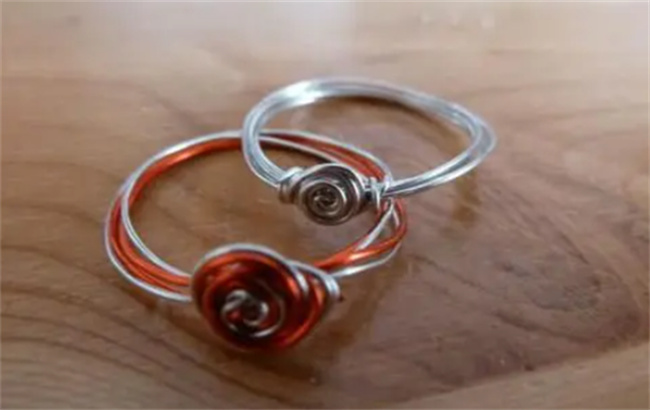 金属指环上刺绣 手工打造的超美戒指图片