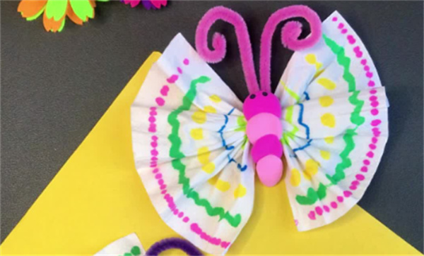 幼儿怎么做蝴蝶的教程 餐巾纸手工制作蝴蝶