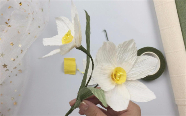 怎么做水仙花的方法 皱纹纸手工制作水仙花