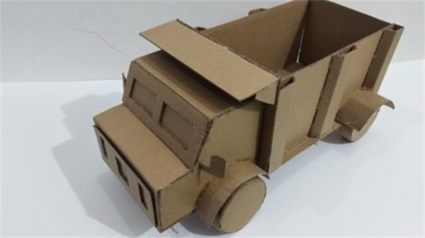 怎么做纸箱汽车的方法 废纸箱手工制作玩具车