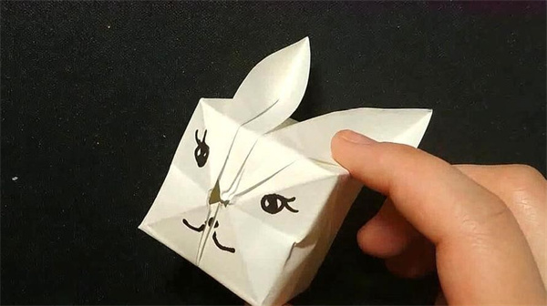 怎么做卡通兔子纸篮子 卡纸手工制作动物篮子
