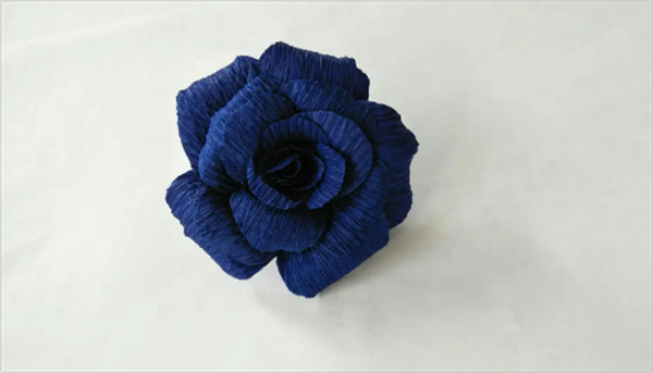 怎么做带叶皱纹纸玫瑰 皱纹纸手工制作蓝玫瑰