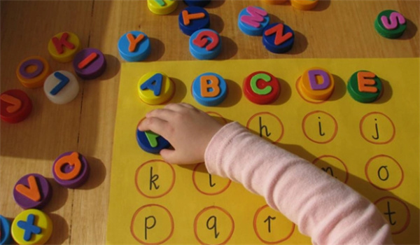 怎么做字母匹配游戏 幼儿园匹配游戏玩教具制作