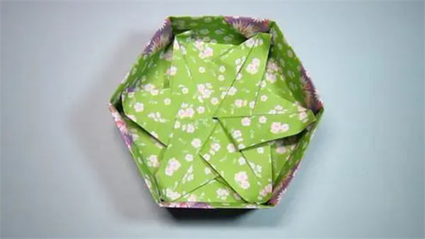 怎么做糖果礼盒的方法 卡纸制作六角礼品盒