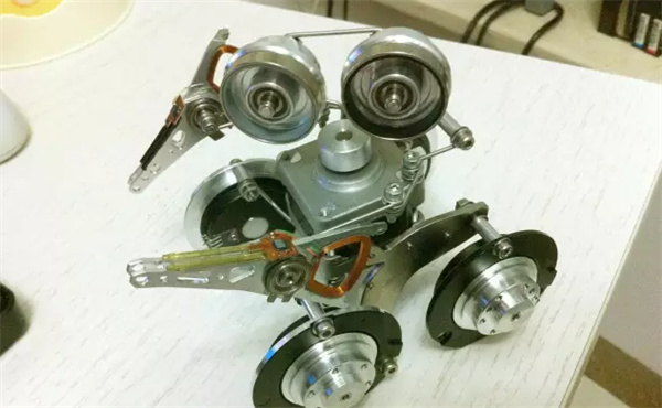 怎么用旧零件做机器人 电子产品制作机器人模型