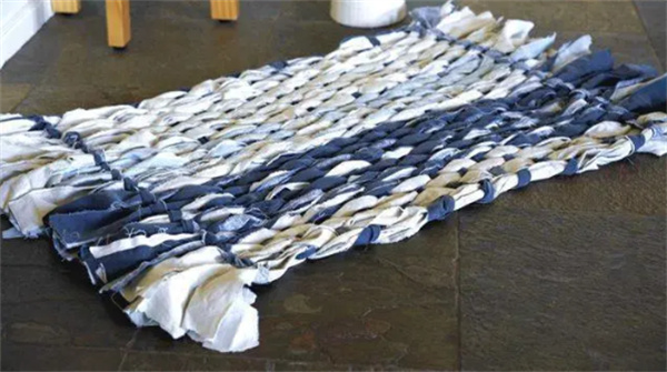 怎么做有创意羊毛毯 旧地毯废物利用制作