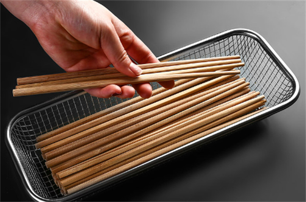 怎么做筷子收纳的方法 卷纸芯制作餐具收纳