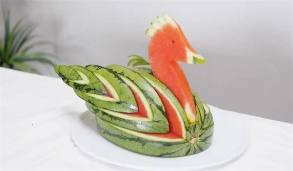 水果蔬菜的精美雕刻作品 变身水果艺术品！